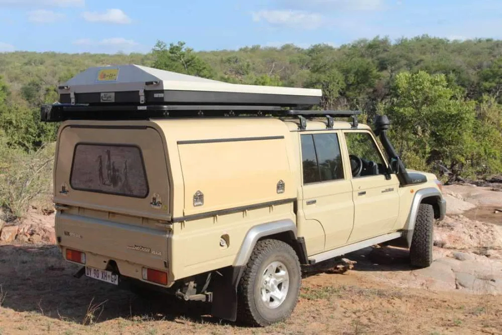 Eezi-Awn Blade Hard Shell 4x4 Roof Top Tent